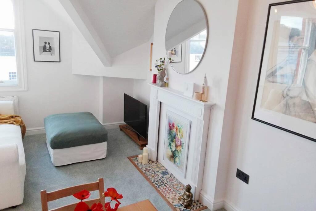 Cosy, Elegant Apartment In Heart Of Ludlow Town Exterior photo