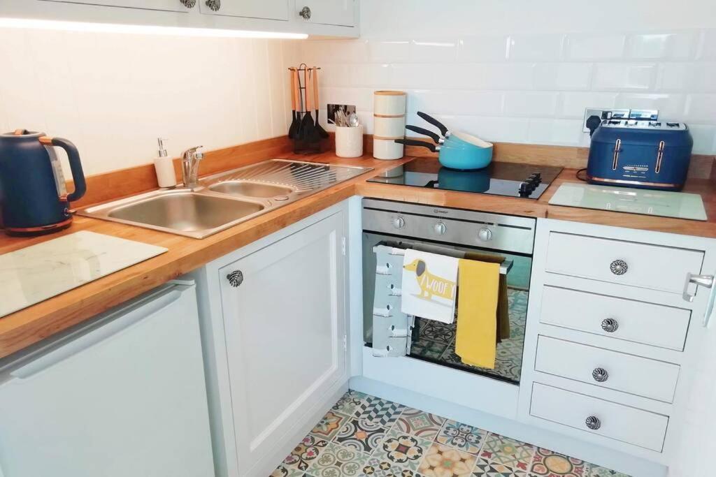 Cosy, Elegant Apartment In Heart Of Ludlow Town Exterior photo